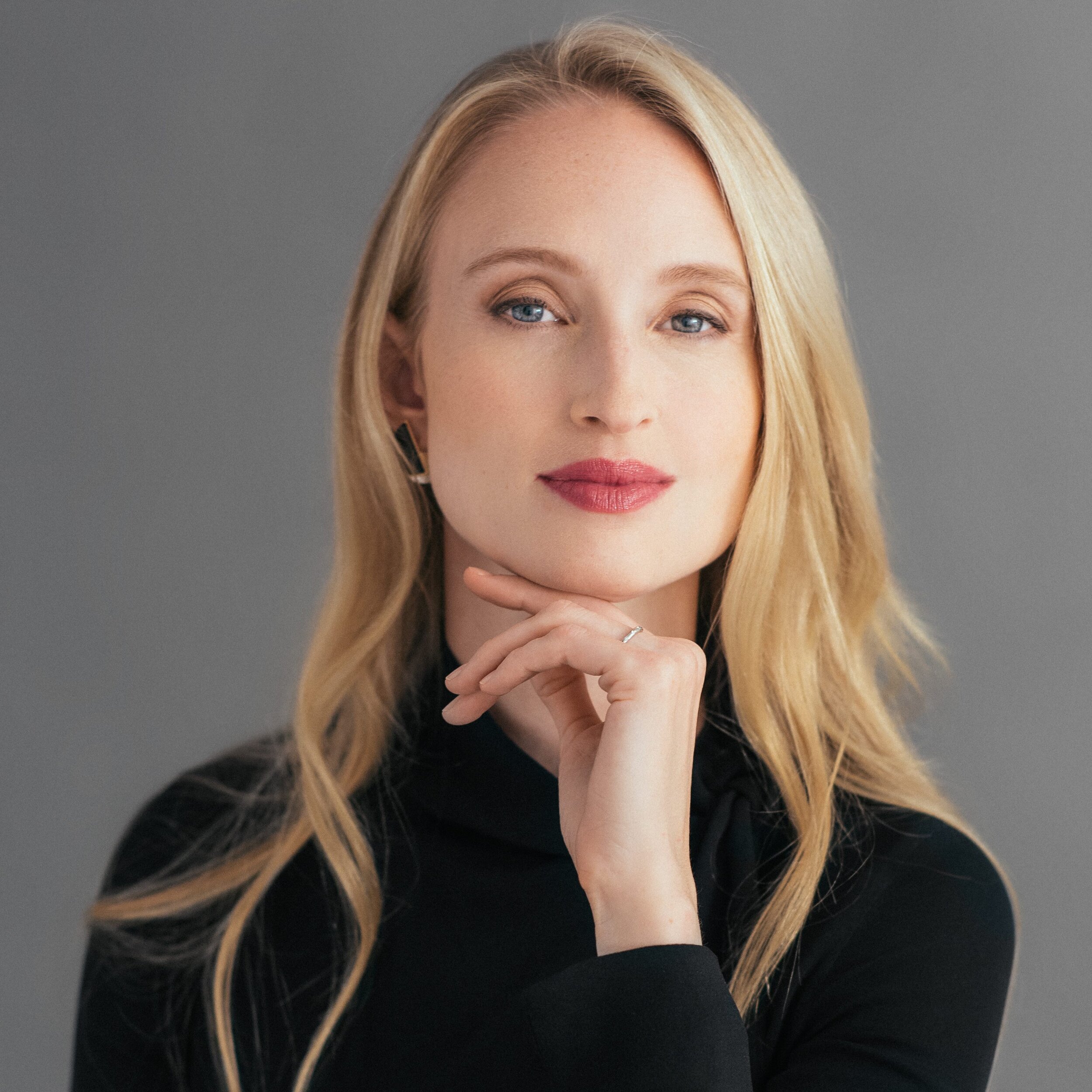 HEADSHOT VANESSABARBONIHALLIKv.2