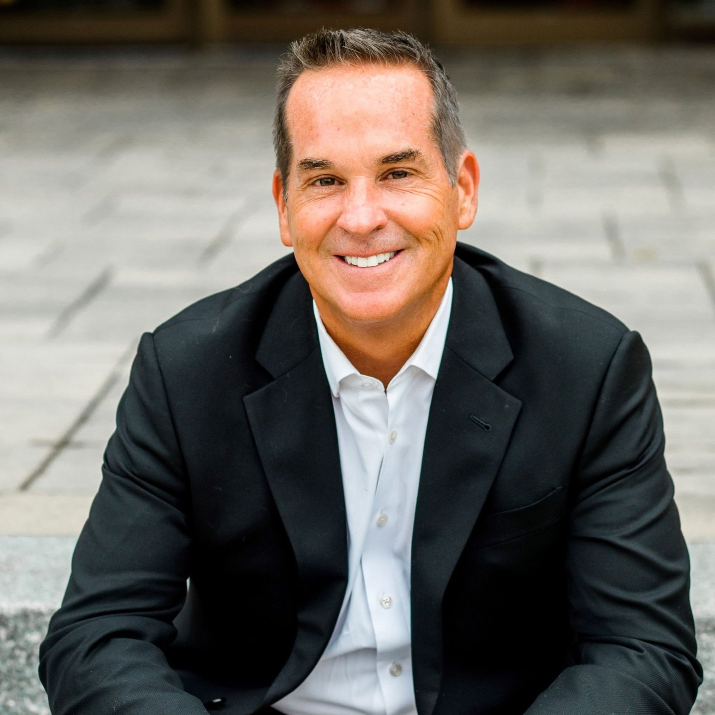 Brendan 030252B 252BOutside25252C252BSmiling252BUp252BClose25252C252BSitting252B 252BEIN