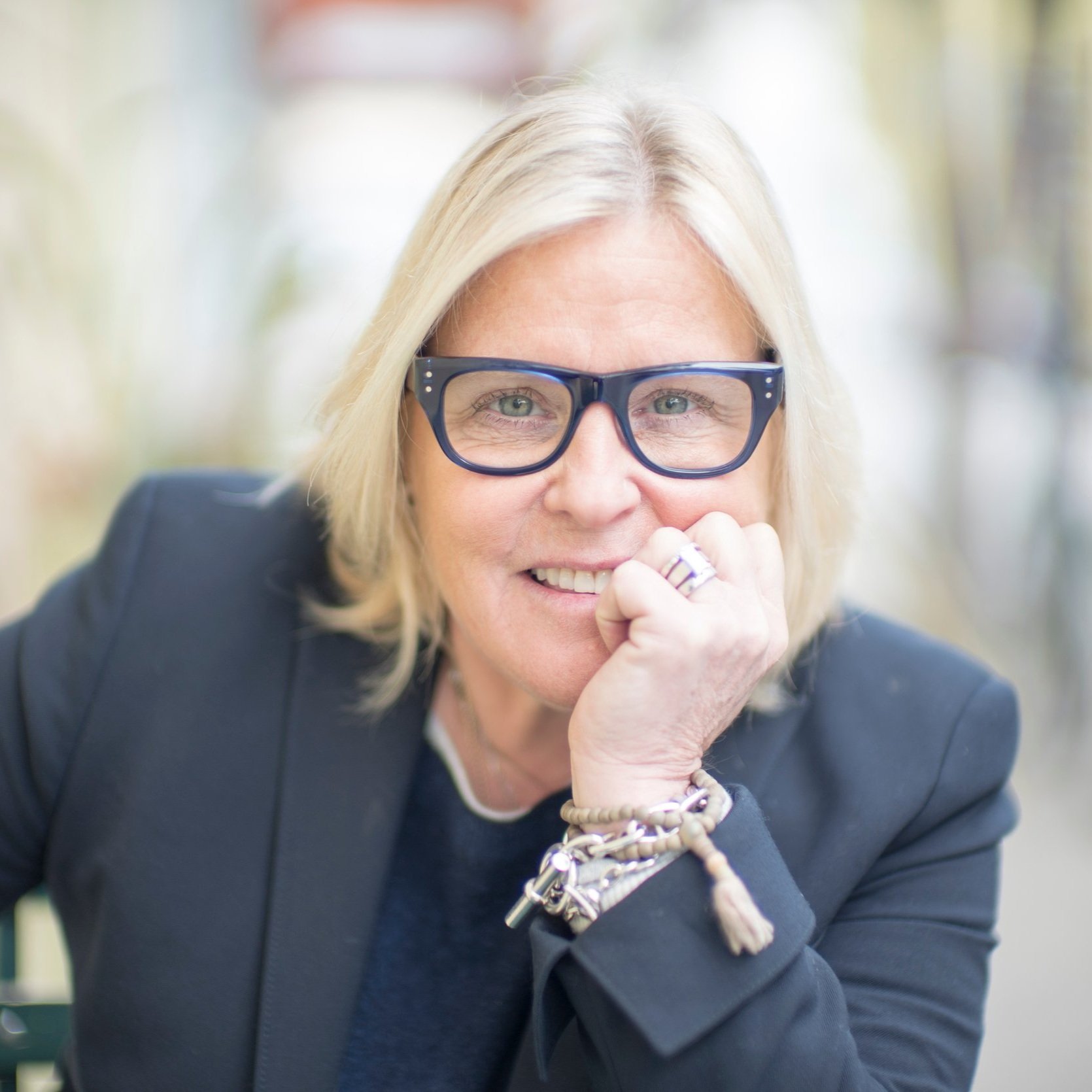 Amy2BErrett2BHeadshot