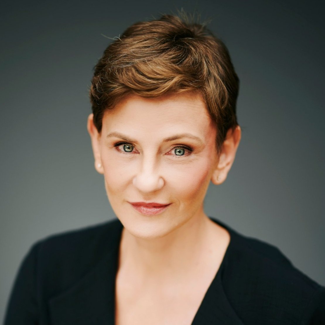 F KirstenD Headshots Nov 10 2023 01622B252812529