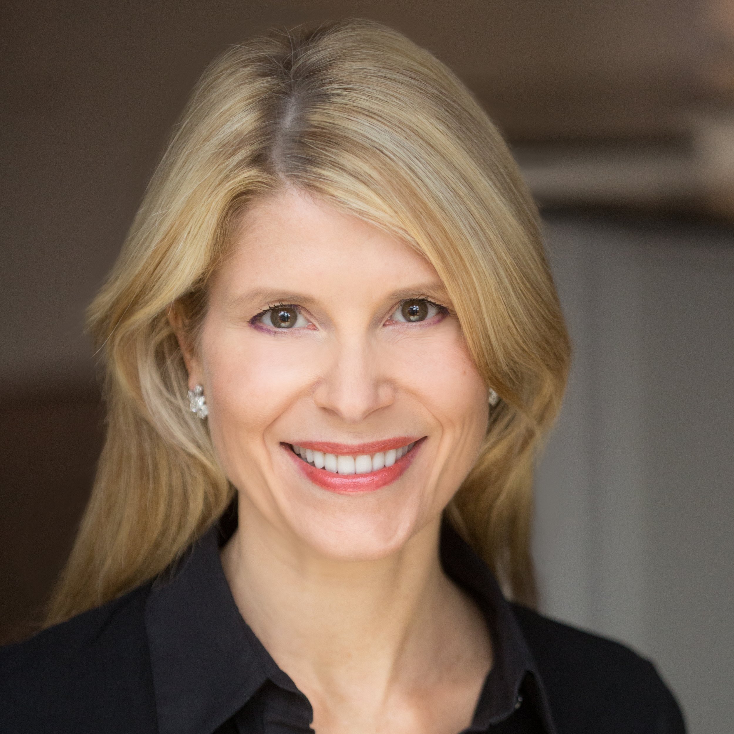 Shannon Schuyler headshot2B252812529