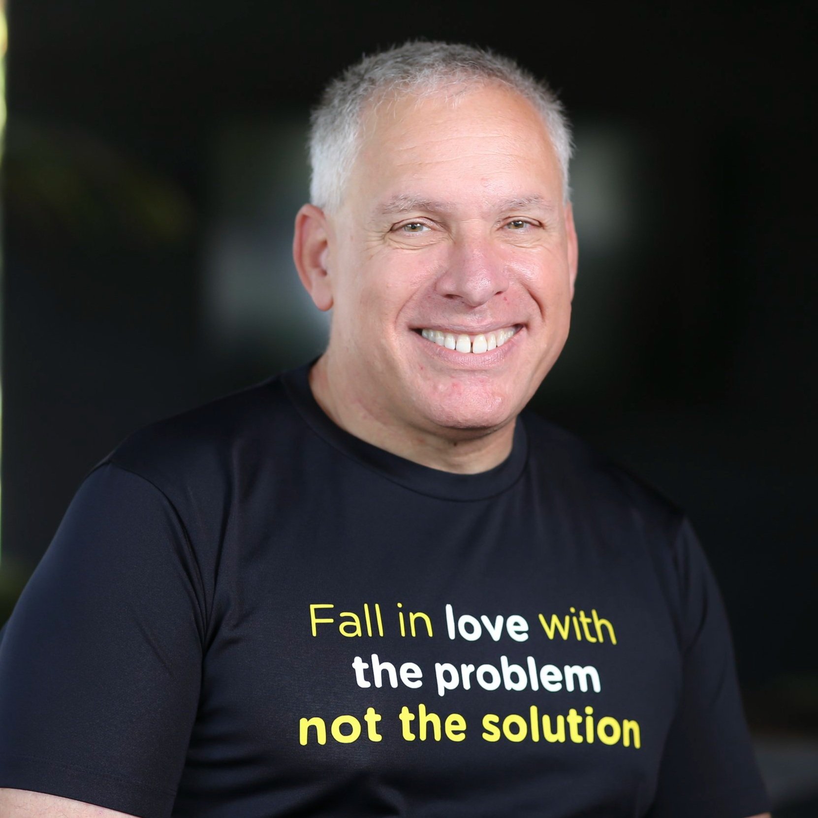 Uri fall2Bin2Blove close2Bup black2Bbackground