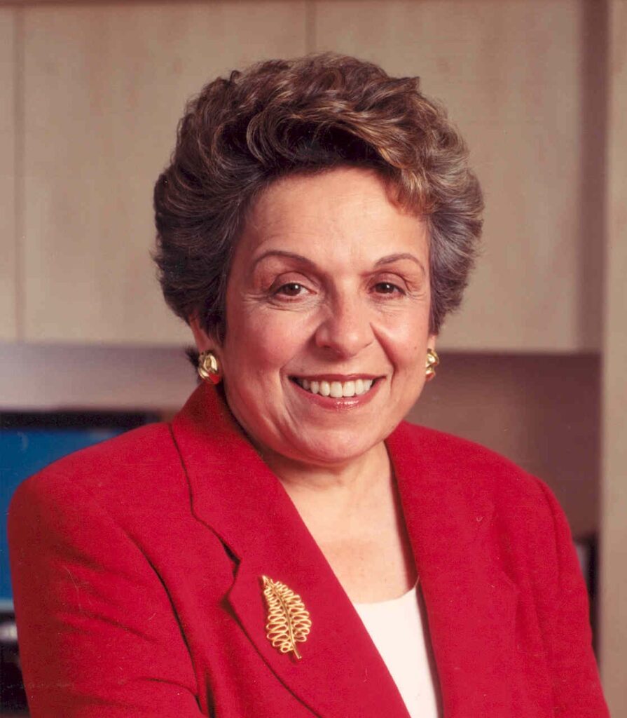 DES photo Red Suit 300 dpi