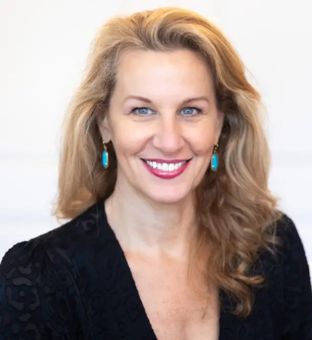 CarolineHeadshot2023 610x666 (1)