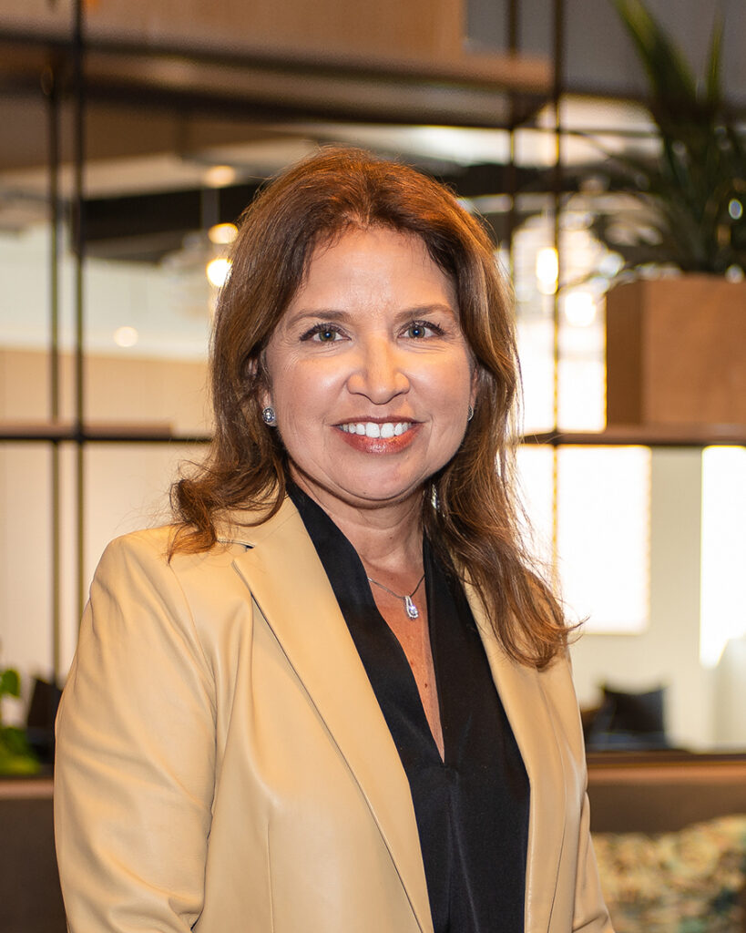 Oliver, Sandra 24 ColorPortrait